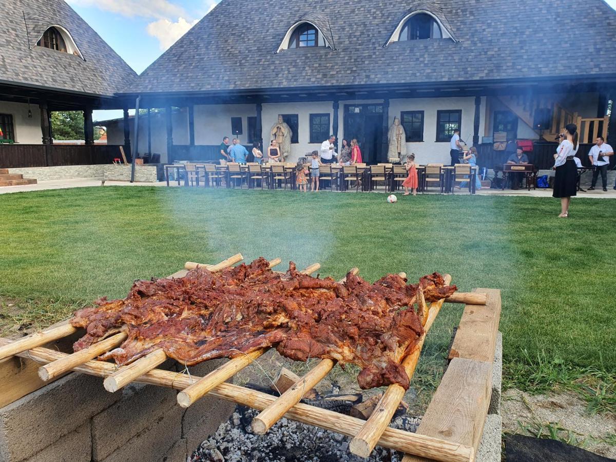 Ograda Bunicilor Villa Baia de Fier Exteriör bild