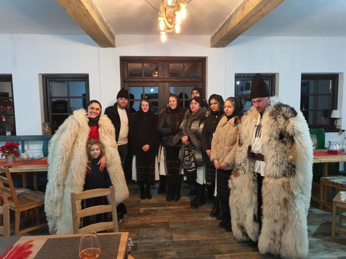 Ograda Bunicilor Villa Baia de Fier Exteriör bild
