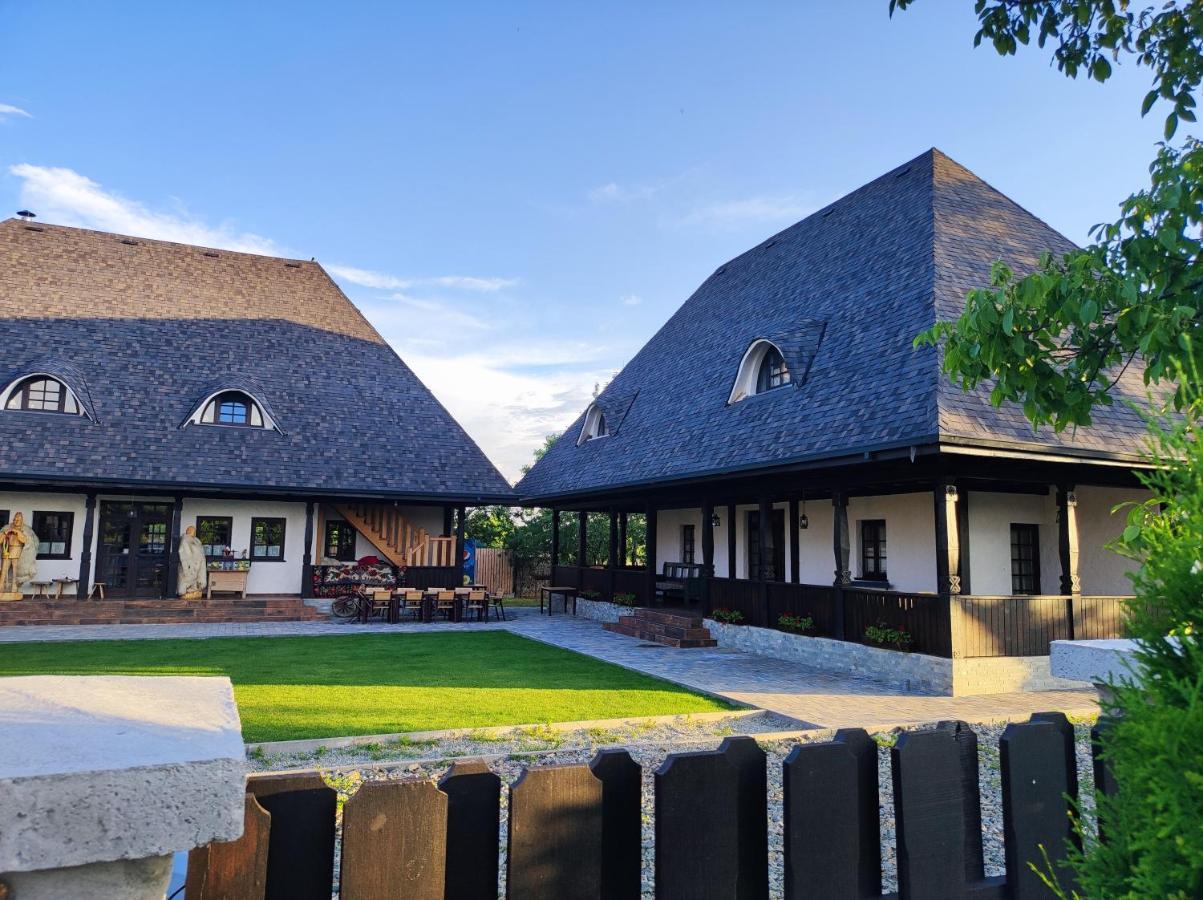 Ograda Bunicilor Villa Baia de Fier Exteriör bild
