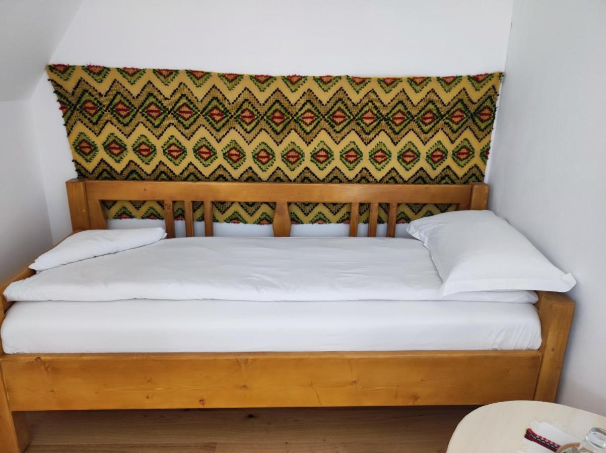 Ograda Bunicilor Villa Baia de Fier Exteriör bild