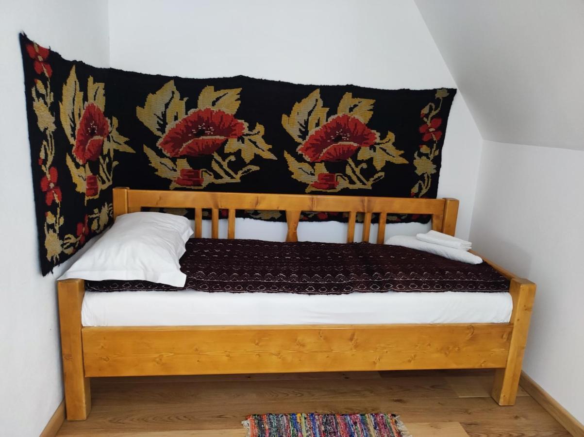 Ograda Bunicilor Villa Baia de Fier Exteriör bild