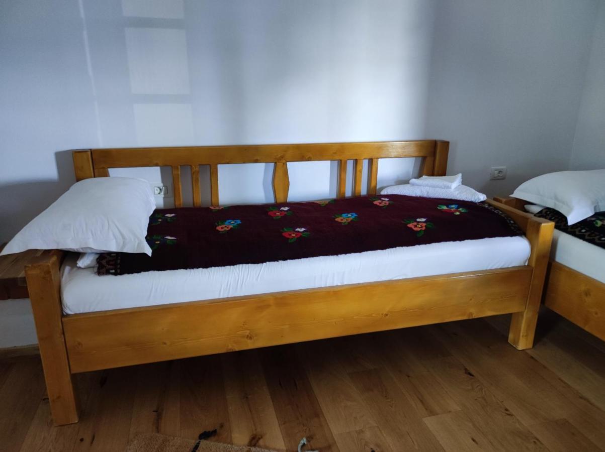 Ograda Bunicilor Villa Baia de Fier Exteriör bild